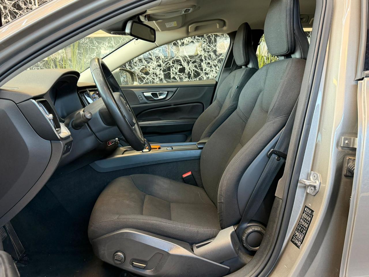 Volvo V60 B4 (d) Geartronic Momentum Business