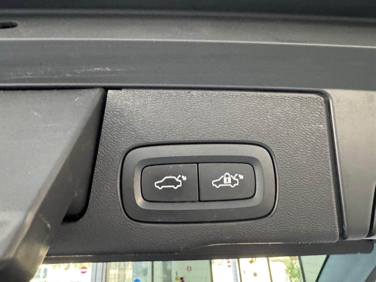 VOLVO XC60 -B4 automatico Core UNICO PROP/ RETROCAMERA/ LED/ SEDILI ELETTRICI