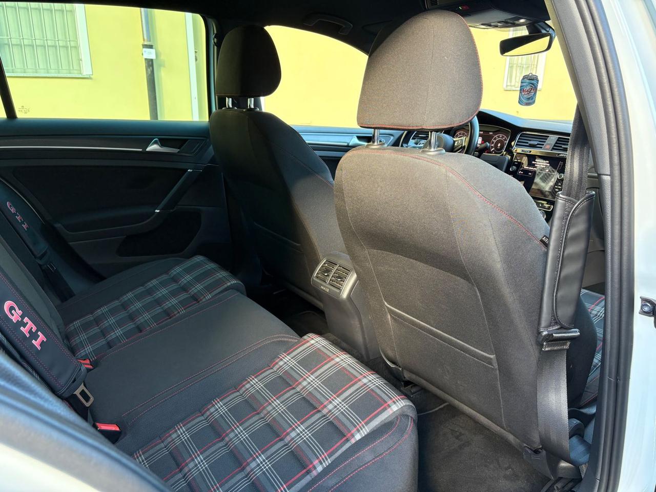 Volkswagen Golf Sport 2.0 GTI Performance #7593