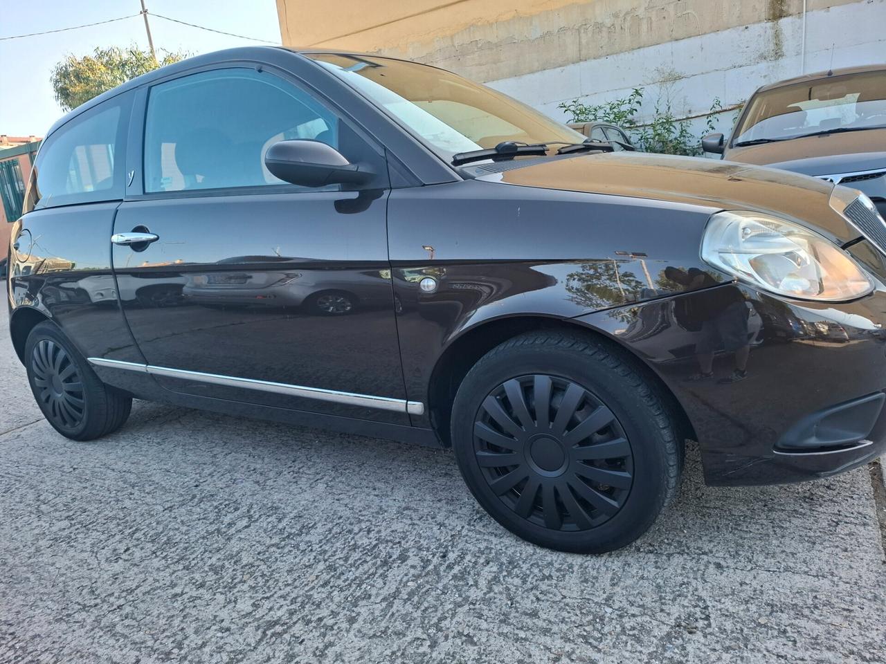 Lancia Ypsilon 1.3 MJT 75 CV Platino