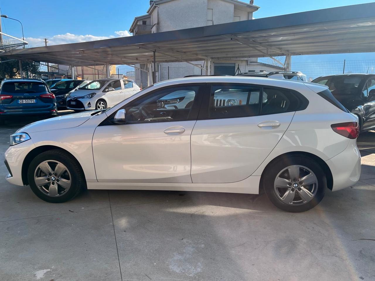 Bmw 116 116d 5p. Business Advantage