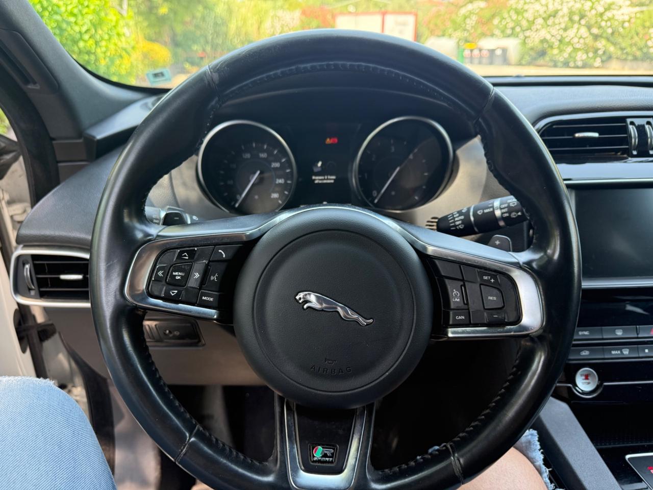 Jaguar F-Pace 2.0 D 180 CV AWD Portfolio R-Sport