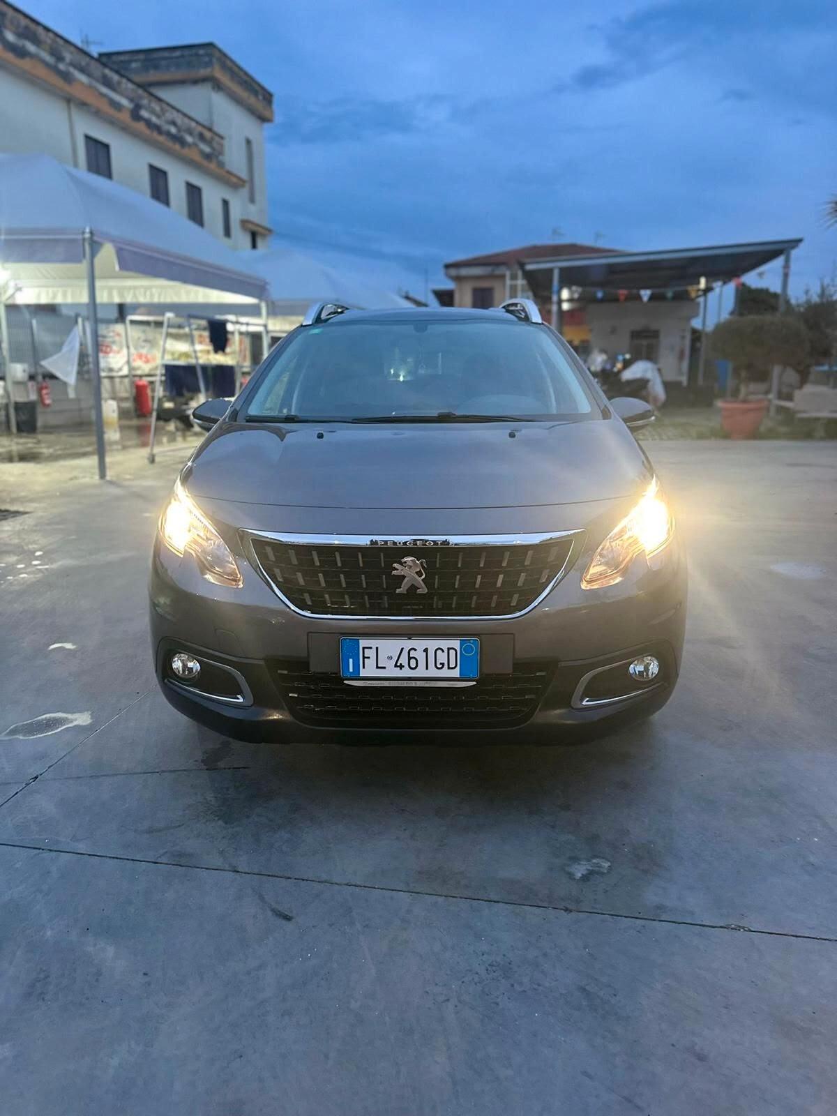 Peugeot 2008 PureTech 82 Allure leggermente grandinata