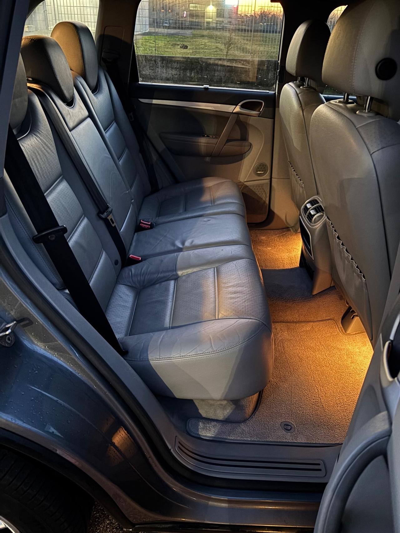 Porsche Cayenne 3.2 V6 SOLO 100 MILA KM