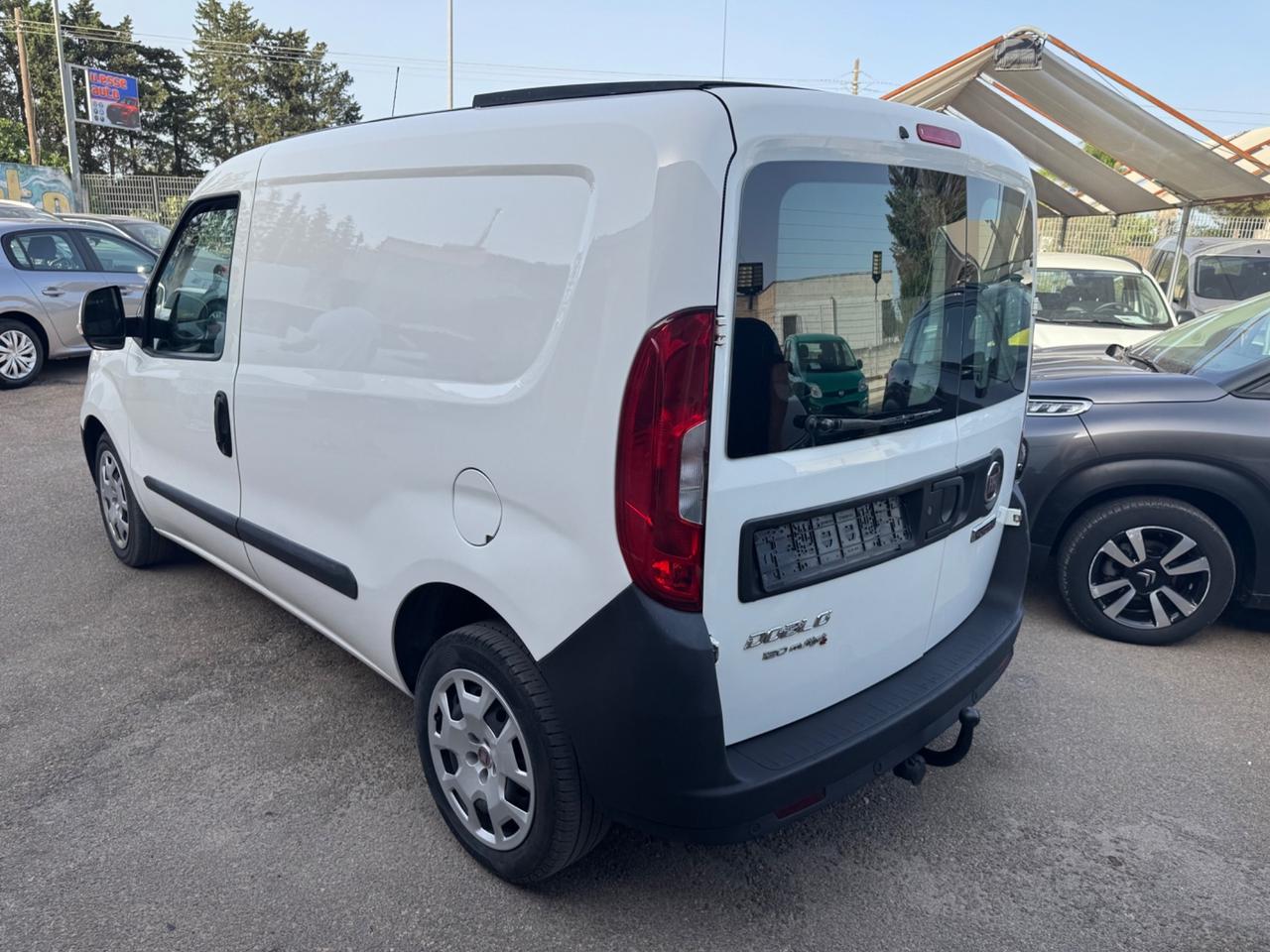 Fiat Doblo 1600.120cv 3 posti tetto apribile Gancio 2017