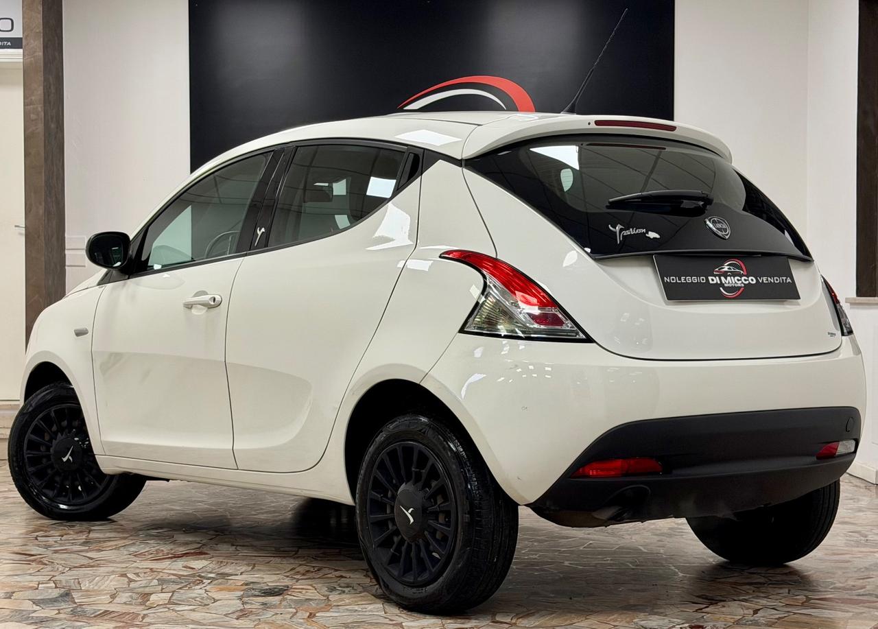 Lancia Ypsilon 0.9 TwinAir 85 CV 5 porte Metano Ecochic Elle