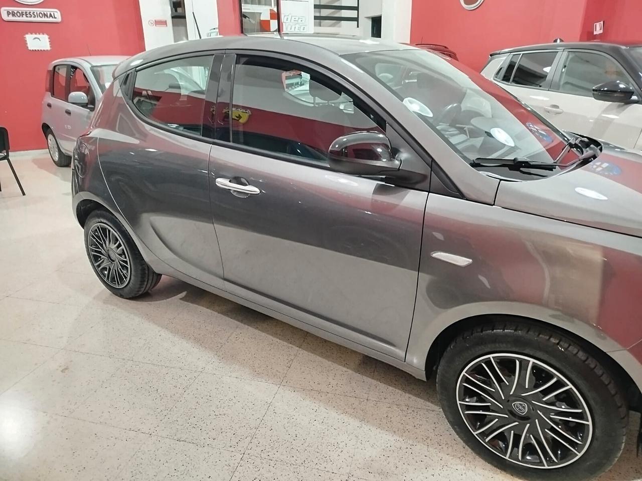 Lancia Ypsilon 1.0 FireFly 5 porte S&S Hybrid Gold