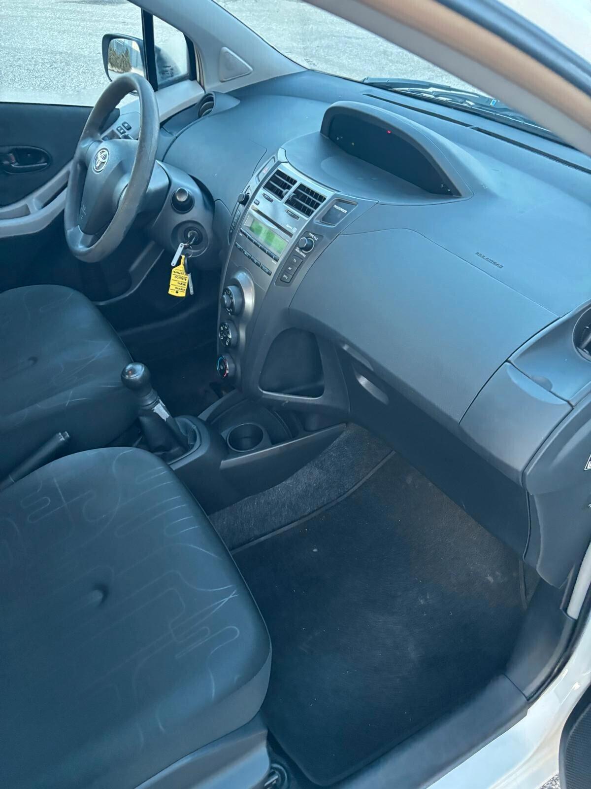 Toyota Yaris 1.0 5 porte Sol UNICO PROPRIETARIO TAGLIANDATA TOYOTA UNICO PROPRIETARIO