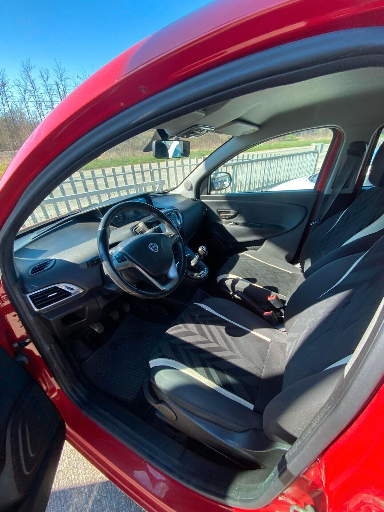 Lancia Ypsilon 0.9 TwinAir 85 CV 5 porte Metano Ecochic Gold