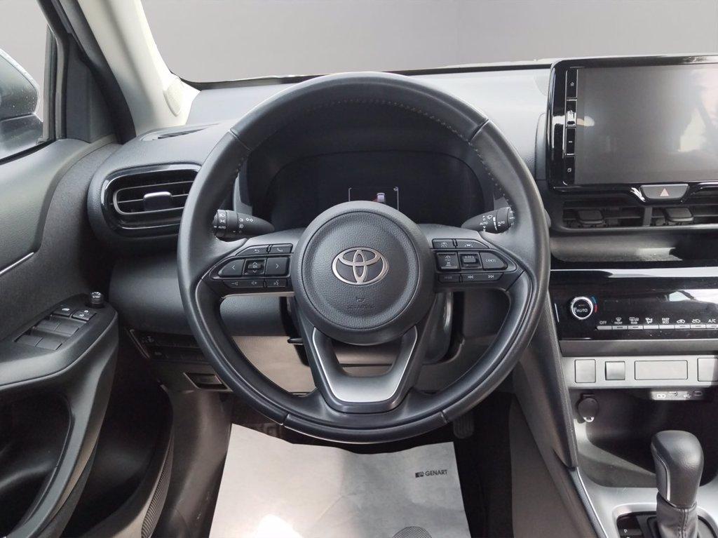 TOYOTA Yaris cross 1.5h active fwd 115cv e-cvt del 2025
