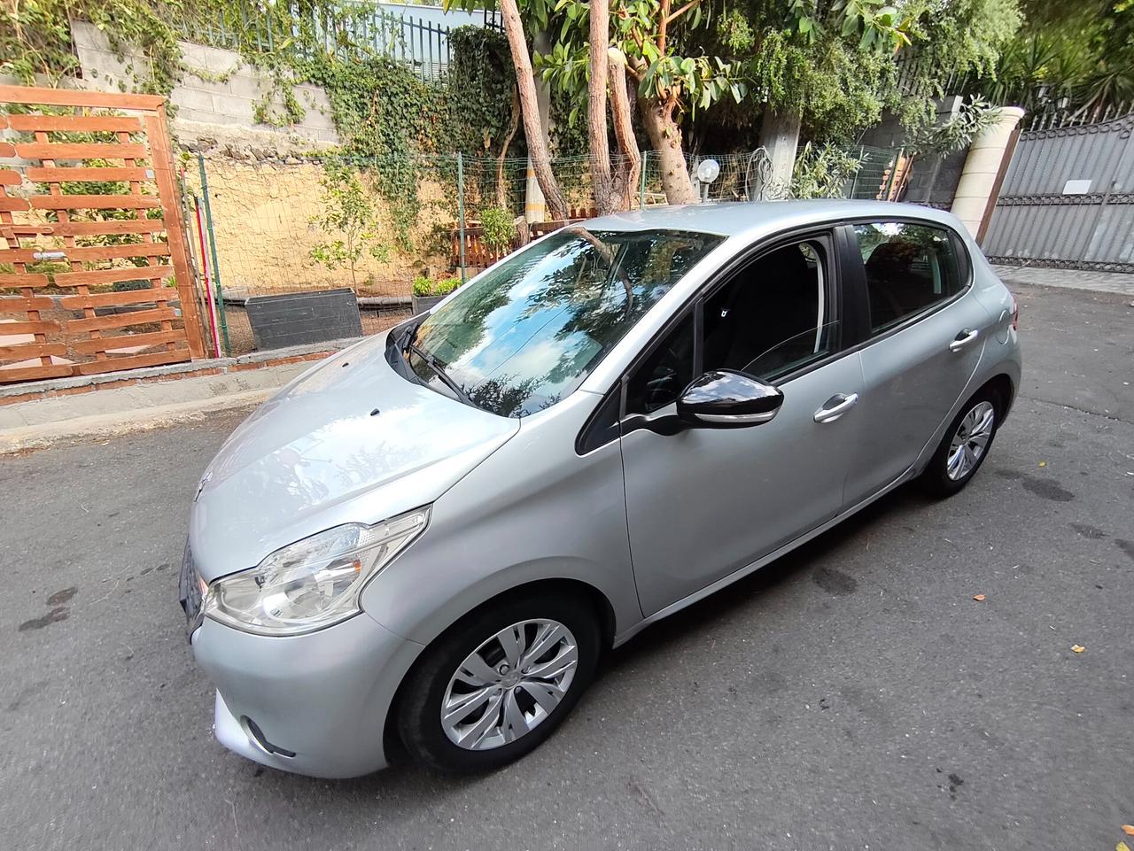 Peugeot 208 1.4 HDi 68 CV 5 porte 2014