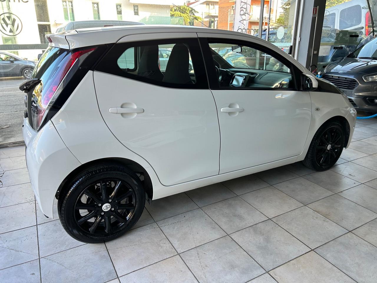 Toyota Aygo 1.0 VVT-i 69 CV 5 porte Cambio AUTOM.