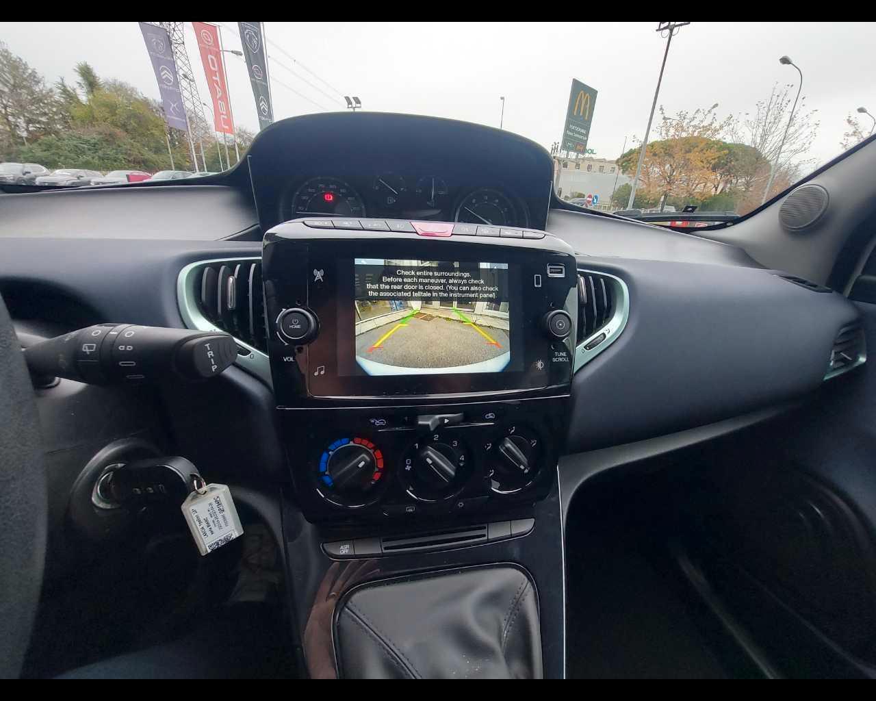 LANCIA Ypsilon 3ª serie - Ypsilon 1.0 FireFly 5 porte S&S Hybrid Gold