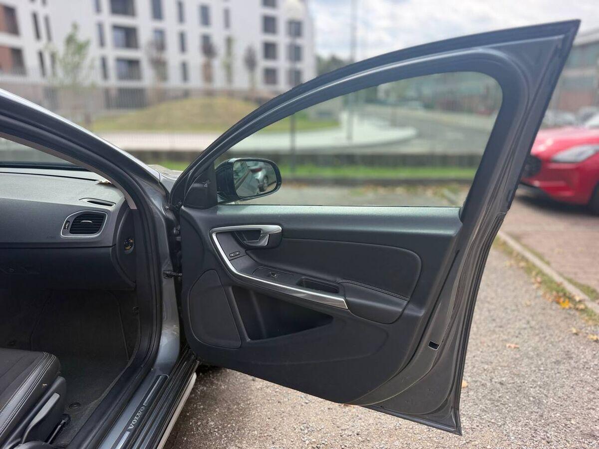 Volvo V60 Cross Country V60 c.country 2.4 D4 Business Plus awd geartronic