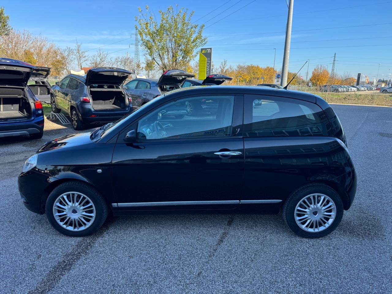 Lancia Ypsilon 1.2 Platino NEOPATENTATI