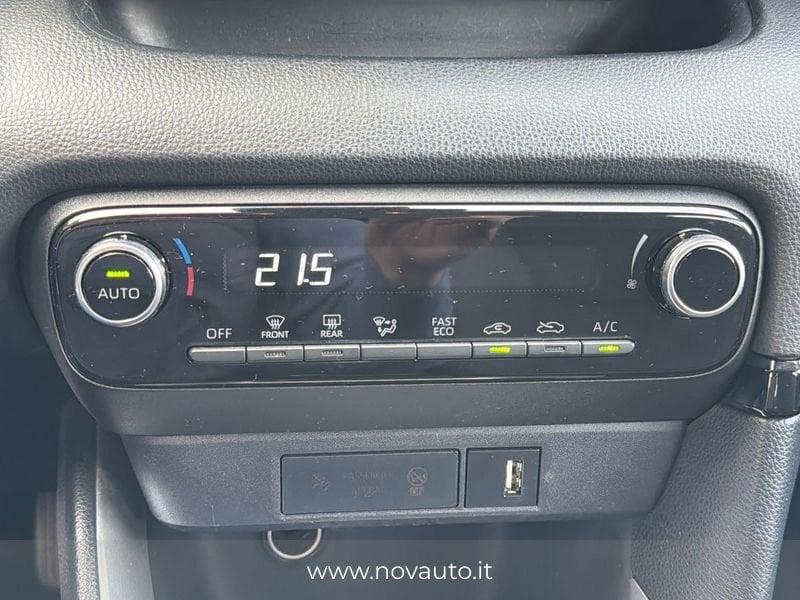 Toyota Yaris Hybrid Trend MY22