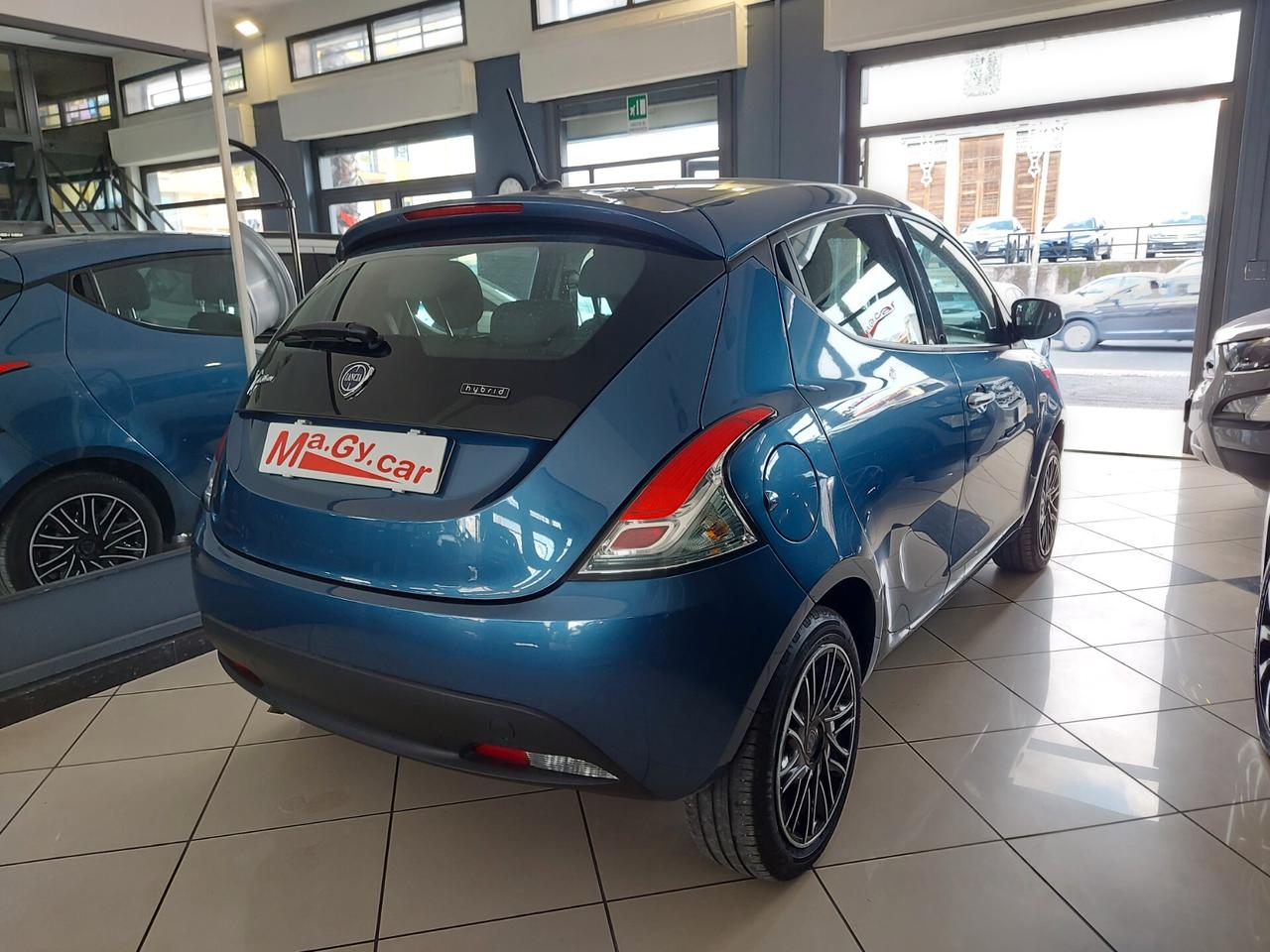 Lancia Ypsilon 1.0 FireFly Hybrid Silver Plus