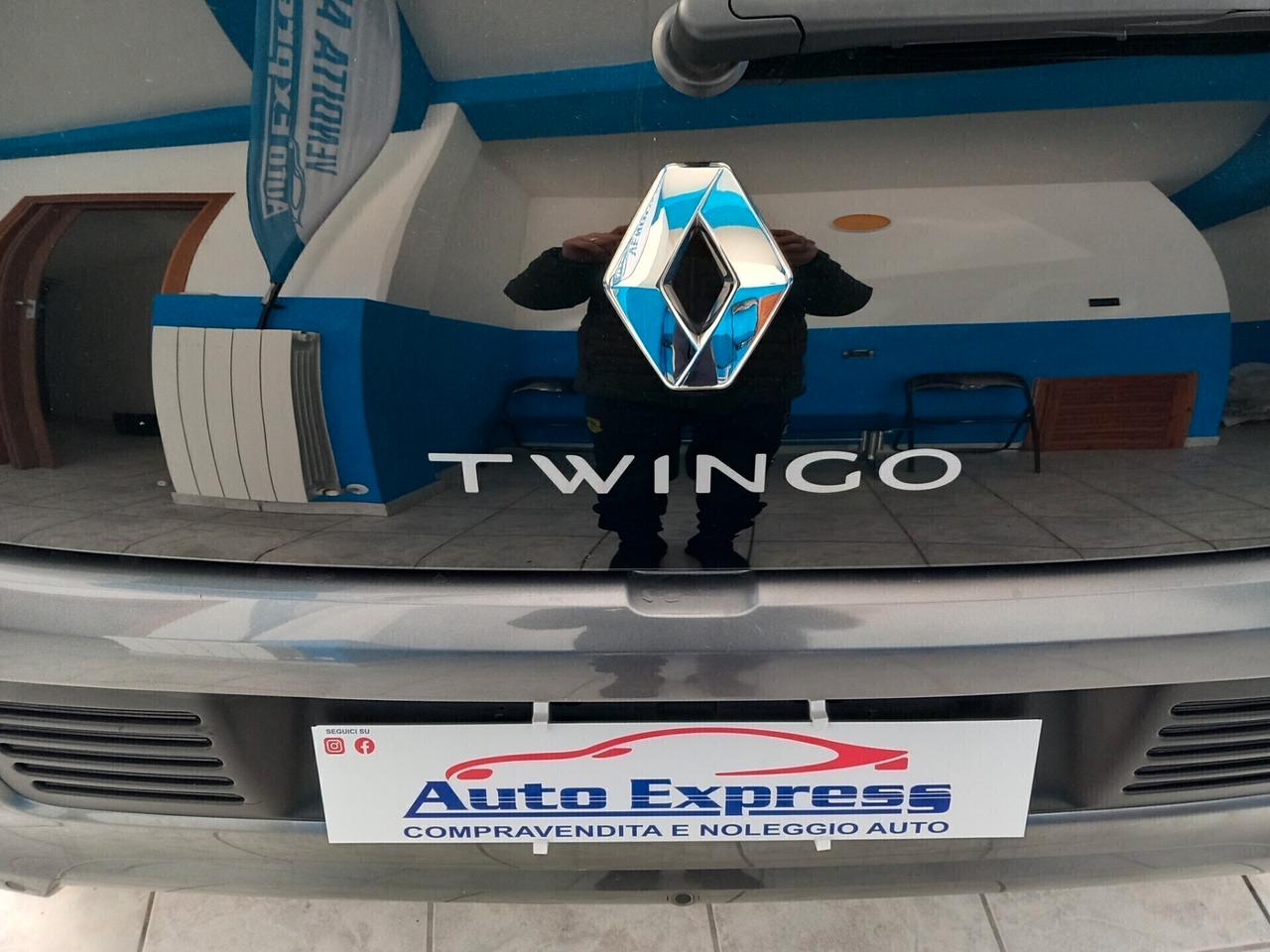 Renault Twingo anno 2017 automatica 1.0 benzina 23 mila km