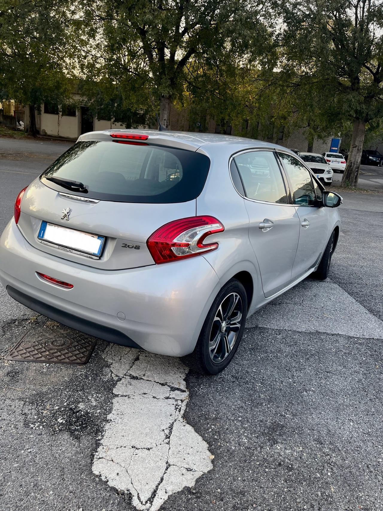 Peugeot 208 1.4 HDi 68 CV 5 porte Allure per Neopatentati 204