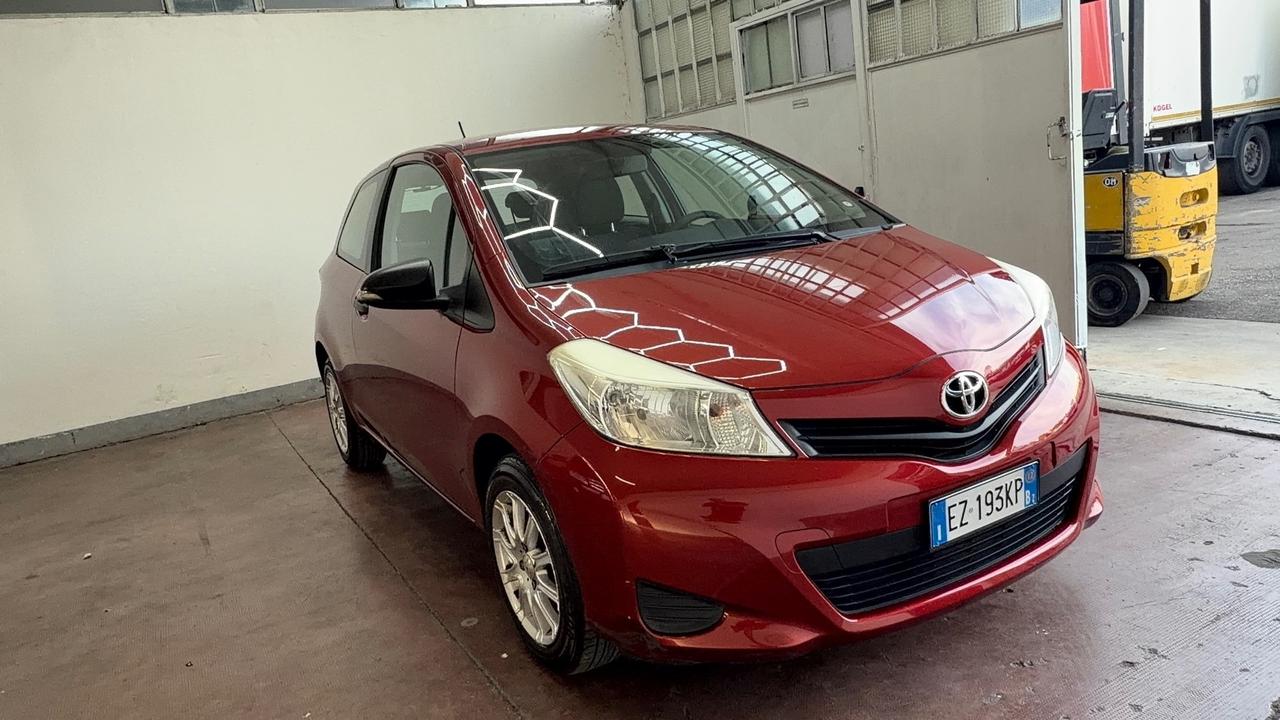 Toyota Yaris 1.0 3 porte Active neopatentati
