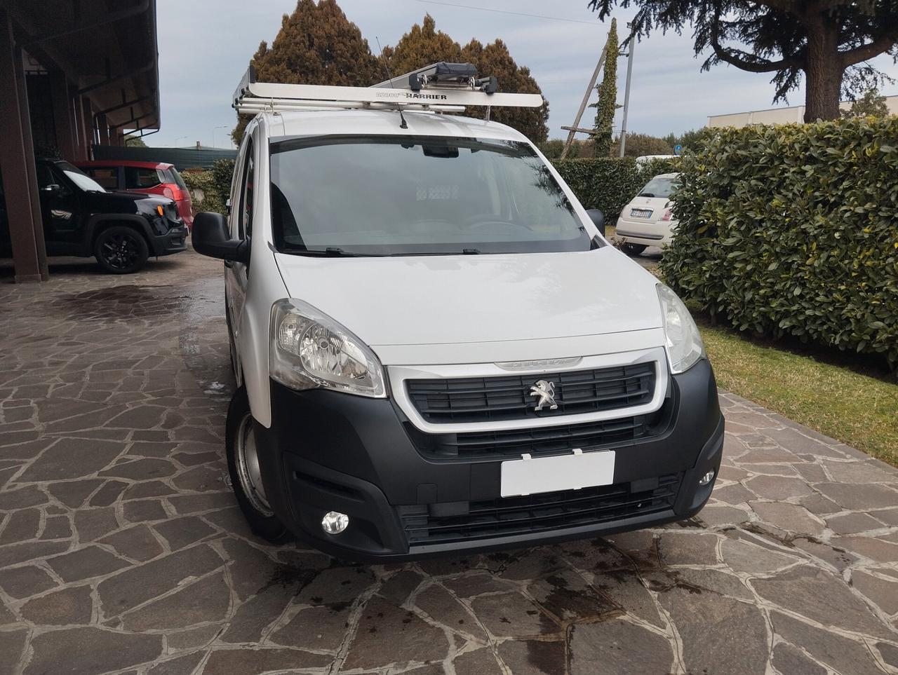 Peugeot Partner Tepee BlueHDi 100 Outdoor tre posti