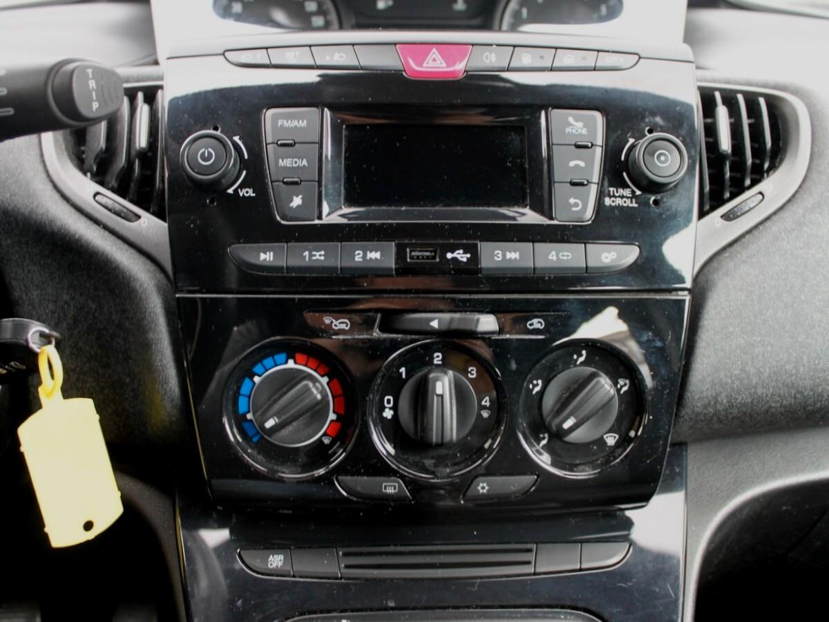 Lancia Ypsilon 1.2 69 CV 5 porte GPL Ecochic Elefantino Blu GPL CASAMADRE 69cv SENSORI PARK UNIPRO IVA DED