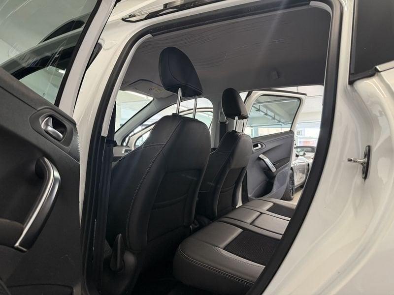 Peugeot 2008 1.6 e-HDi 115 CV Stop&Start Féline