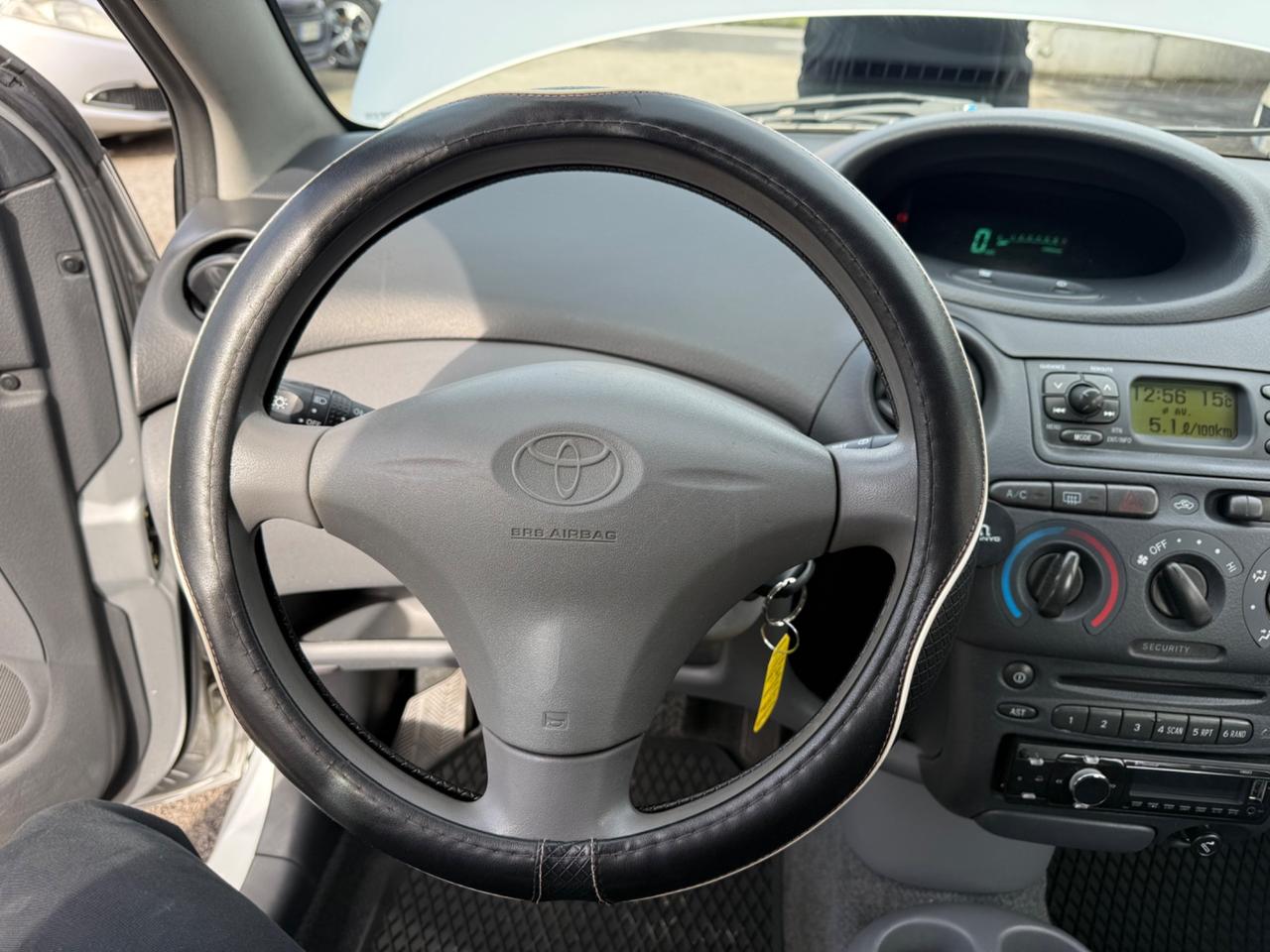 Toyota Yaris 1.0i 16V cat 5 porte Sol