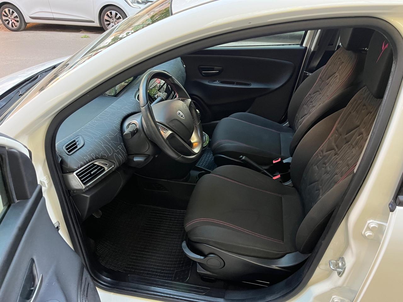 Lancia Ypsilon 1.2 69 CV 5 porte S&S Gold