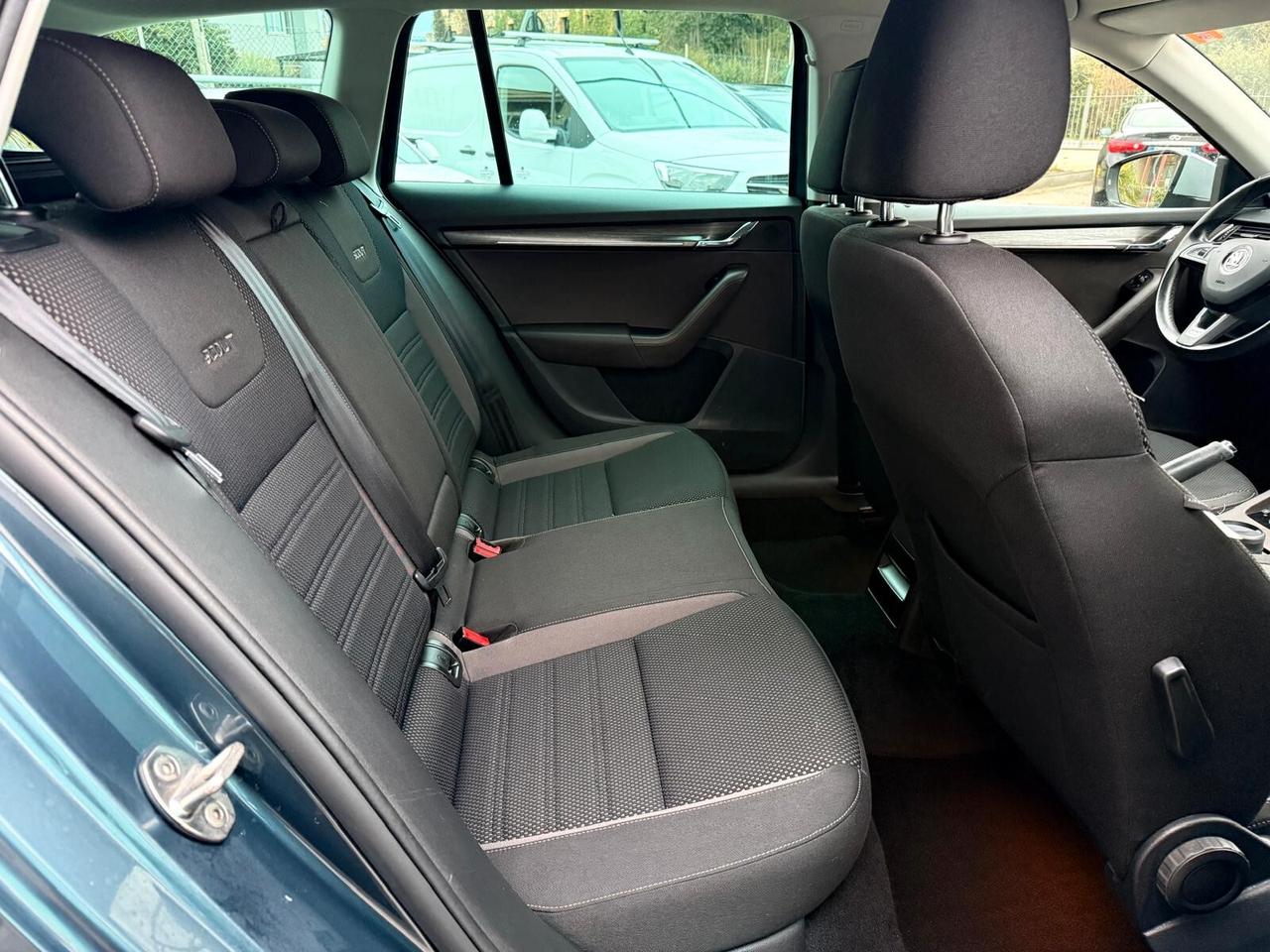 Skoda Octavia 2.0 TDI SCR 184 CV DSG Wagon 4x4 Scout