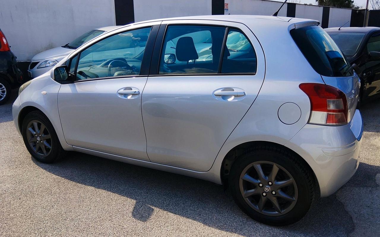 Toyota Yaris 1.0 GPL CASA MADRE