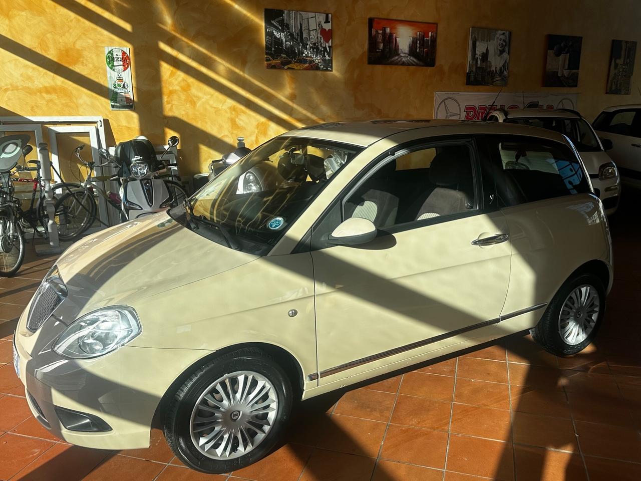 Lancia Ypsilon 1.2 beige metano 125.000km