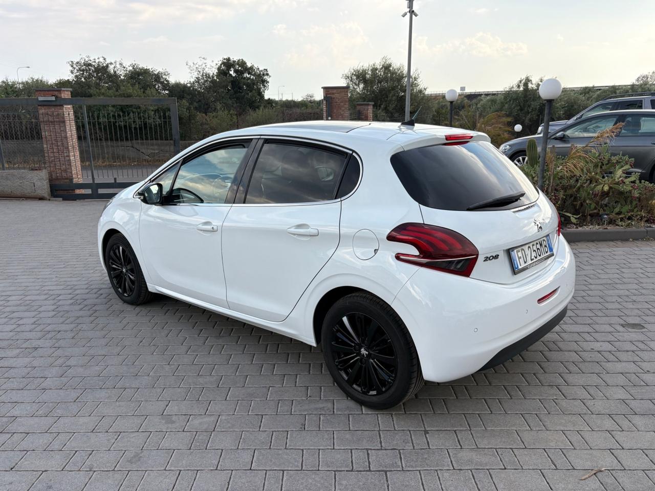 Peugeot 208 PureTech 82 5 porte Allure