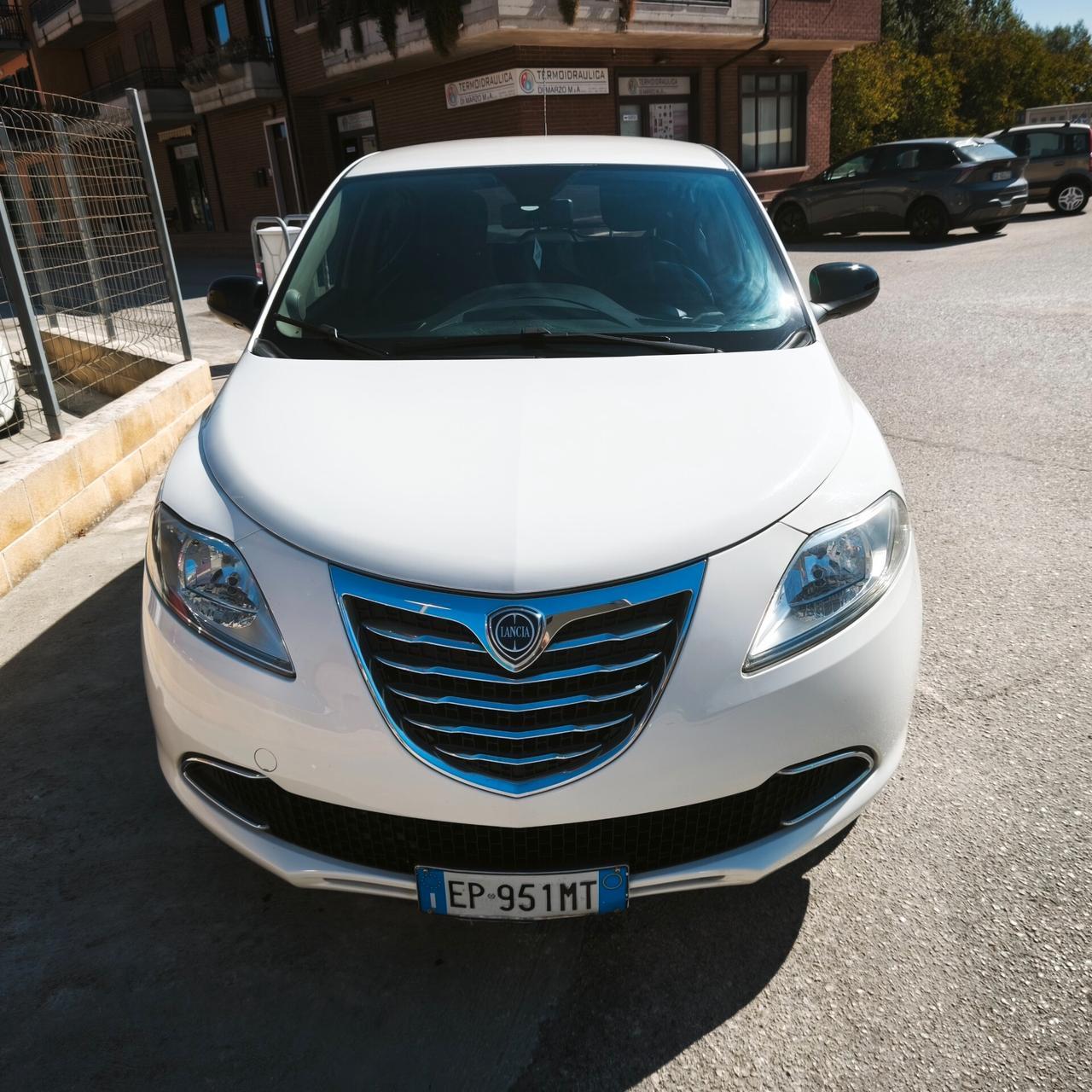 Lancia Ypsilon 1.3 MJT 16V 95 CV 5 porte S&S Silver