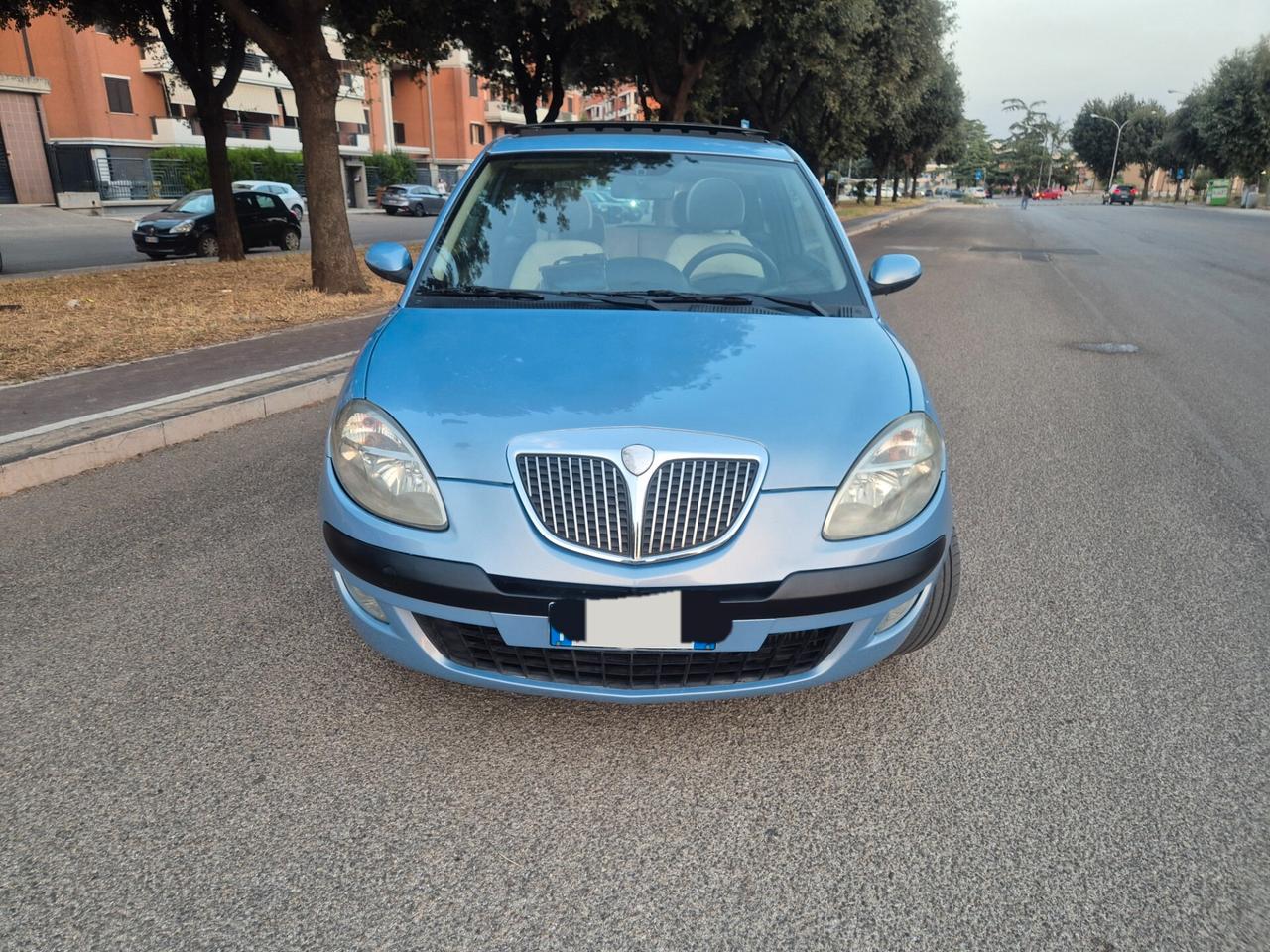 Lancia Ypsilon 1.3 MJT 69 CV Platino tetto apribileeeee