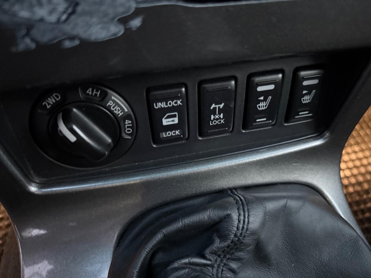 Nissan Navara 2.5 dCi 4 porte Double Cab LE