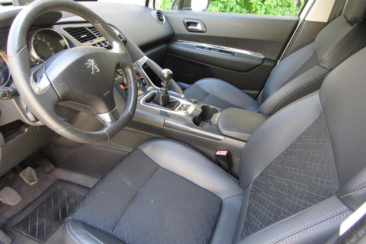 PEUGEOT 3008 1.6 HDi 115CV Business