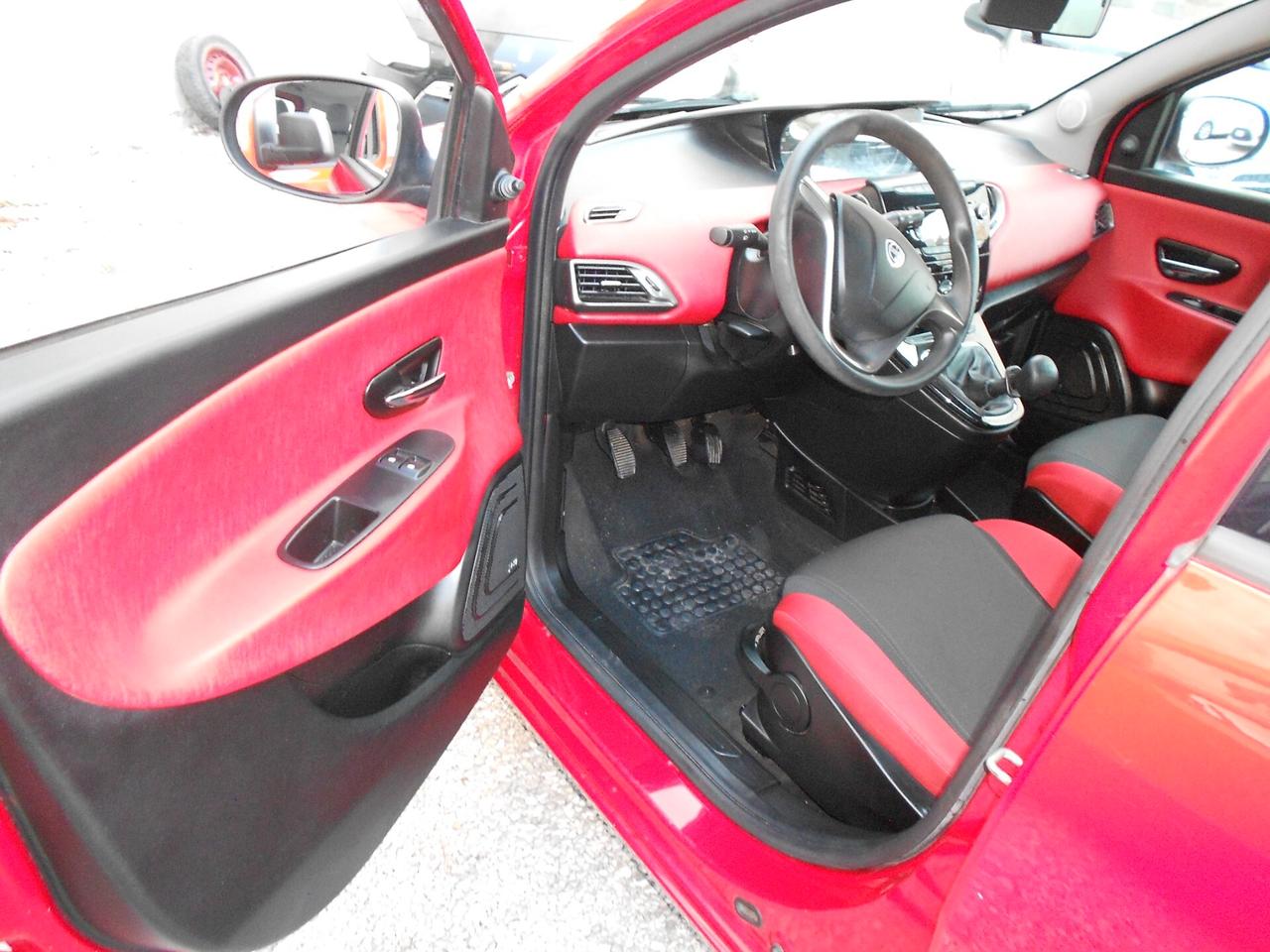 Lancia Ypsilon 1.2 69 CV 5 porte S&S Platinum