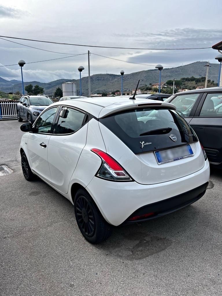 Lancia Ypsilon 1.0 FireFly Hybrid 2021