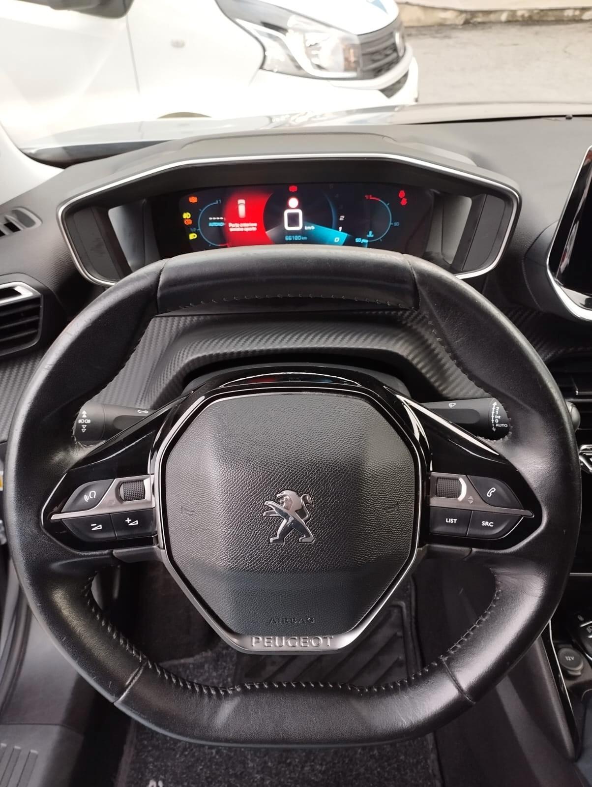 Peugeot 2008 PureTech 100 S&S Allure Navi Pack