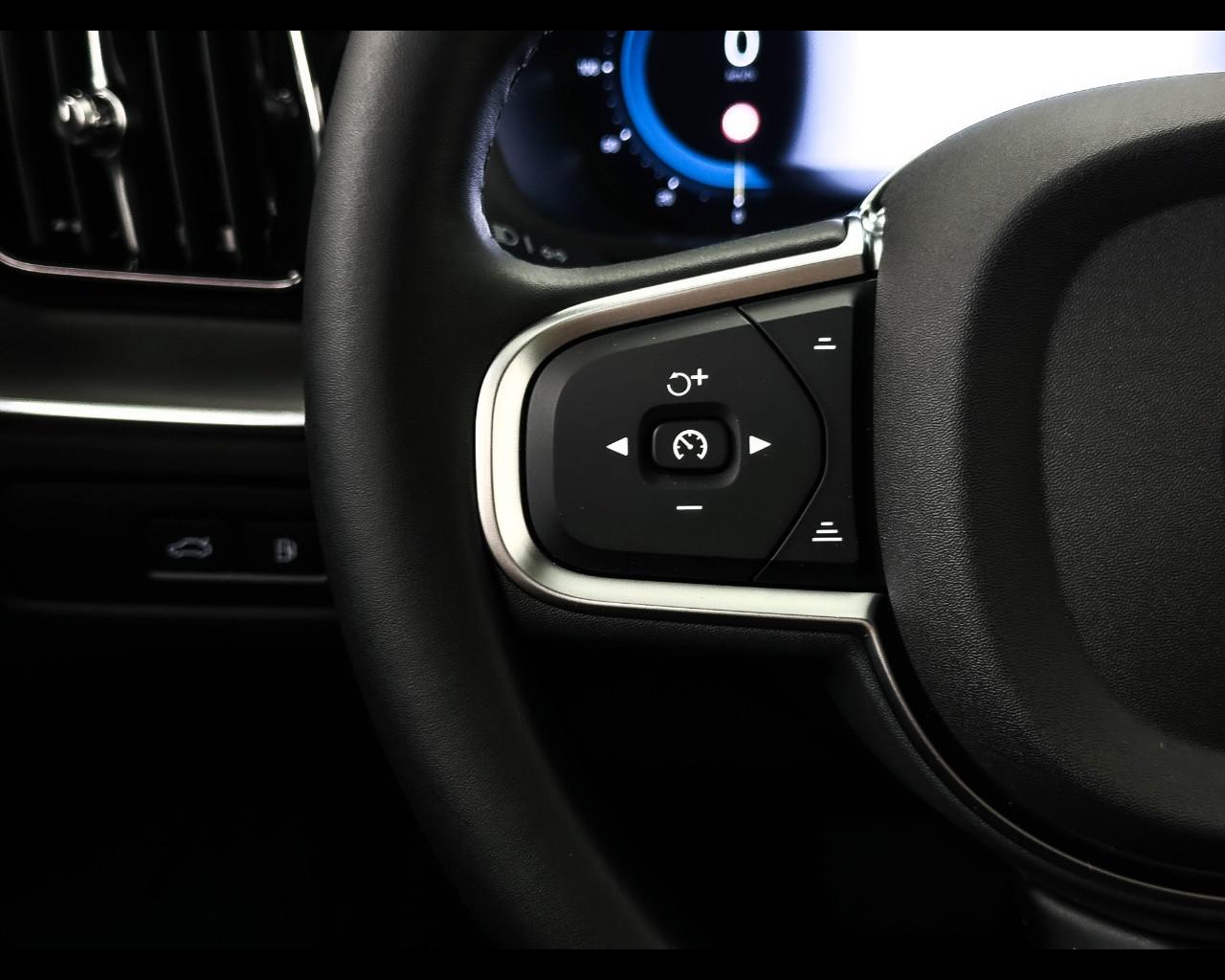 VOLVO XC60 (2017-->) - XC60 T6 Plug-in hybrid AWD automatico Plus Bright