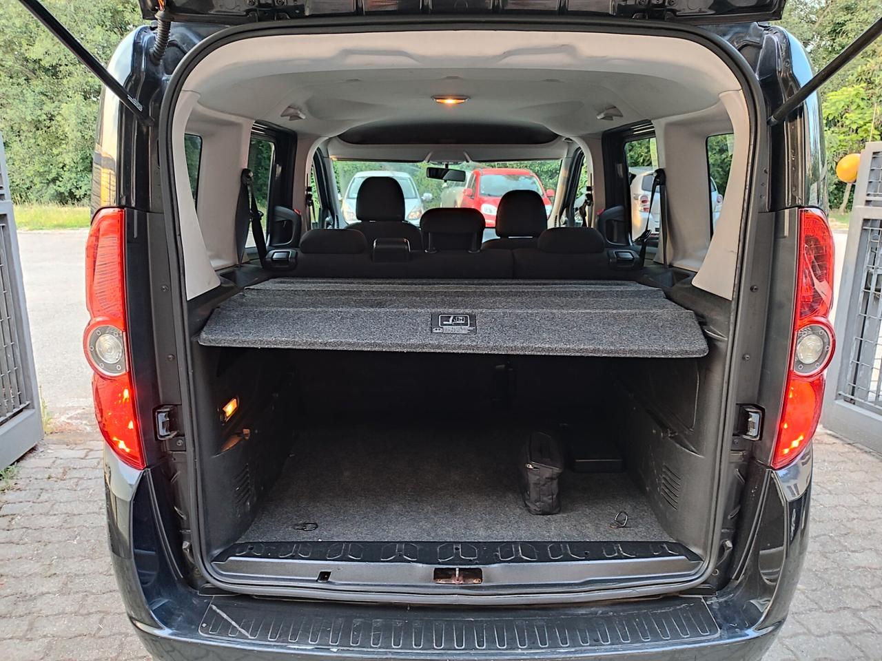 FIAT DOBLO 2011 A METANO DI CASA 1.4T-JET STUPENDO