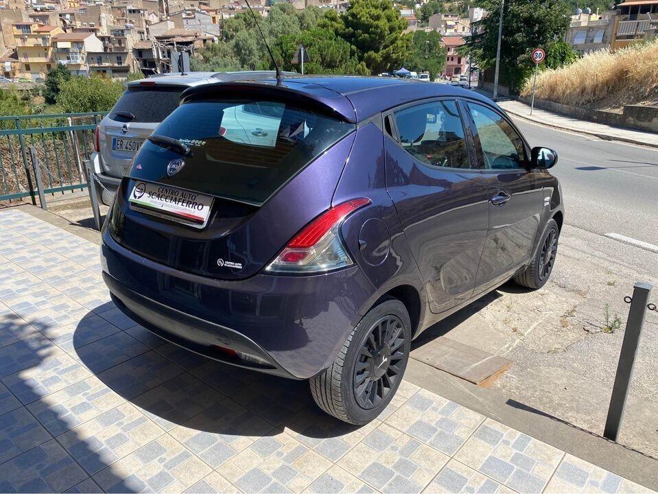 Lancia Ypsilon 1.2 69 CV 5 porte Elefantino