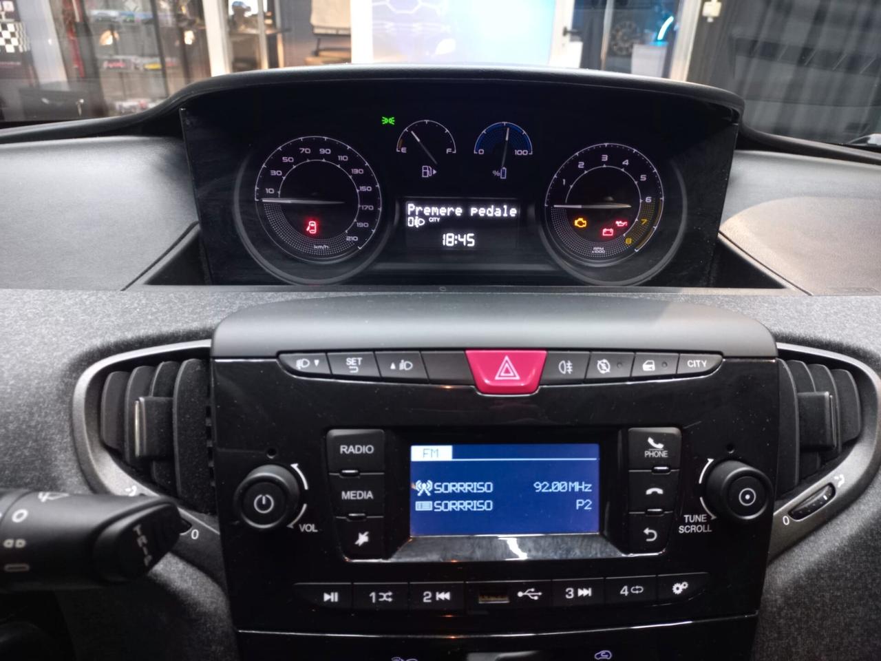 Lancia Ypsilon 1.0 FireFly 5 porte S&S Hybrid Silver