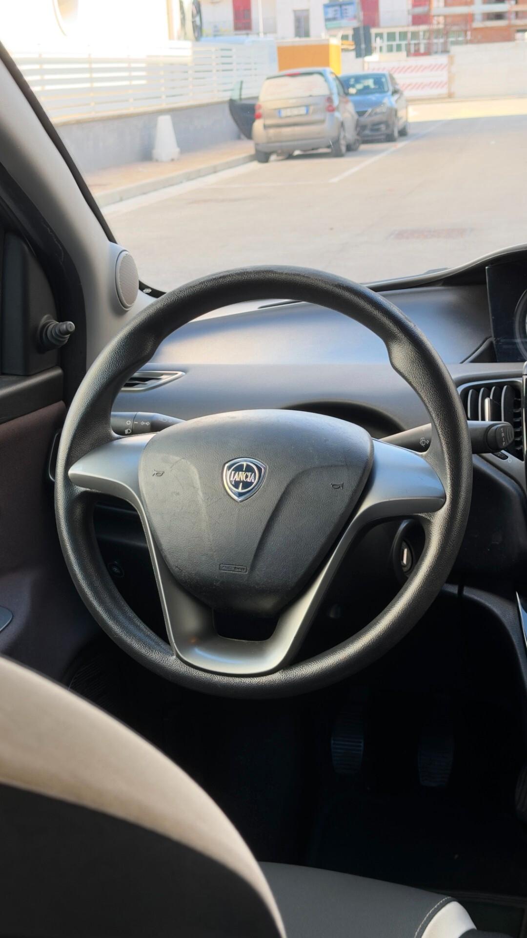Lancia Ypsilon 1.2 69 CV 5 porte GPL Ecochic Platinum