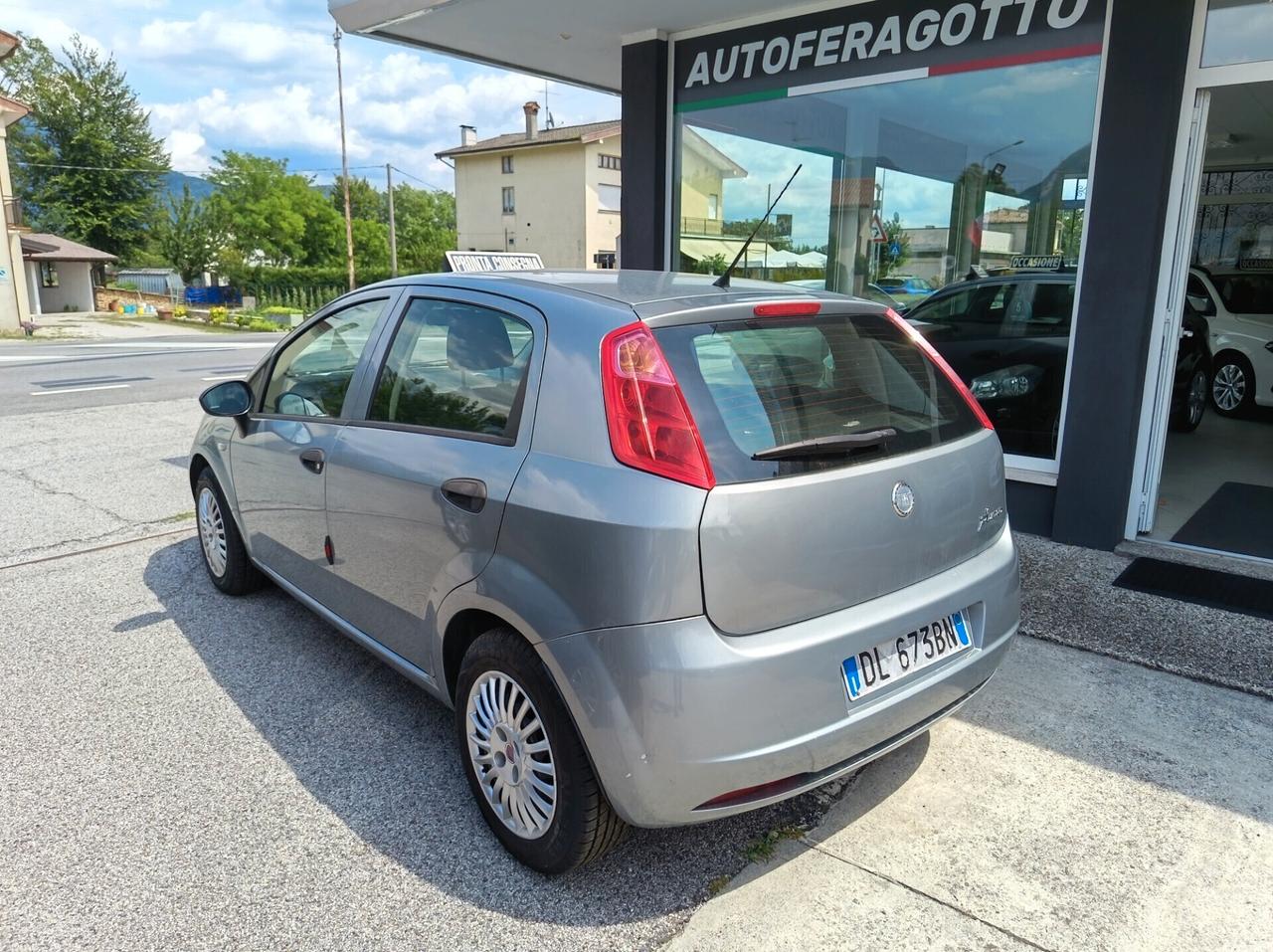Fiat Grande Punto 1.3 MJT 75 CV 5 p - LEGGI