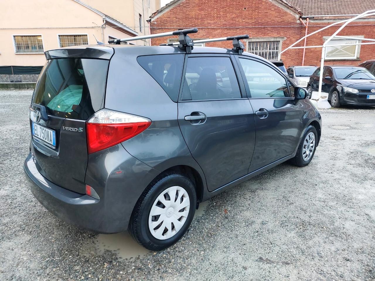 Toyota Verso-S 1.3 MT Lounge TENUTA BENISSIMO