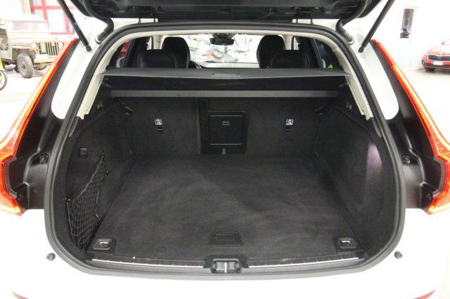 VOLVO XC60 B4 (d) AWD Geartronic Business