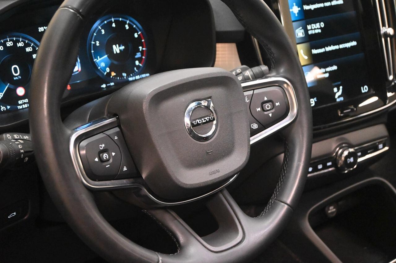 VOLVO XC40 (2017-->) XC40 T2 Momentum