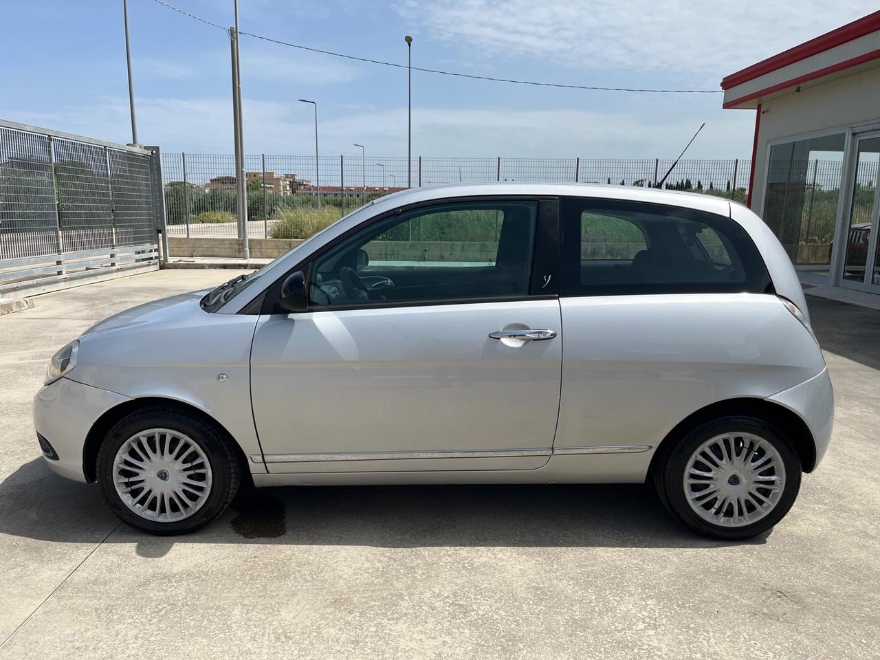 Lancia Ypsilon 1.2 69 CV Unyca